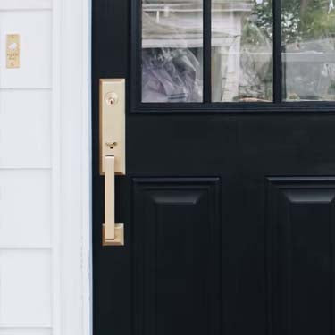 Traditional front door handleset