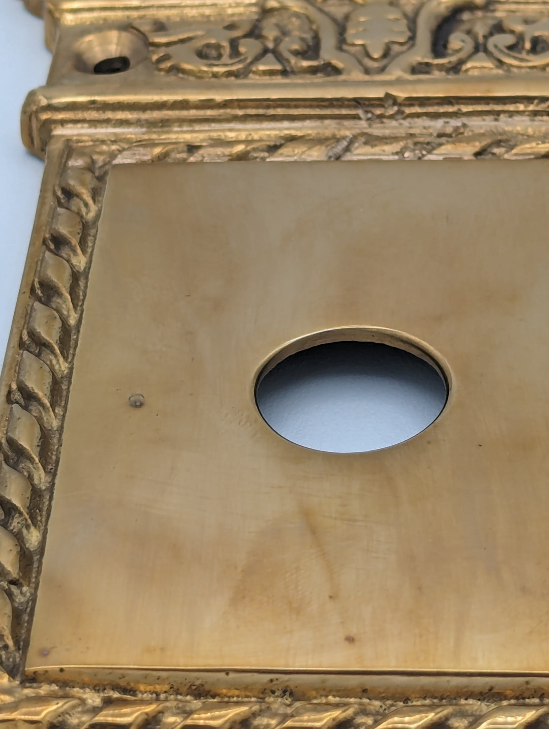 ##Antique Hardware## Open Box Sale Item Solid Brass L'Enfant Rosette Plate (Polished Brass Finish)