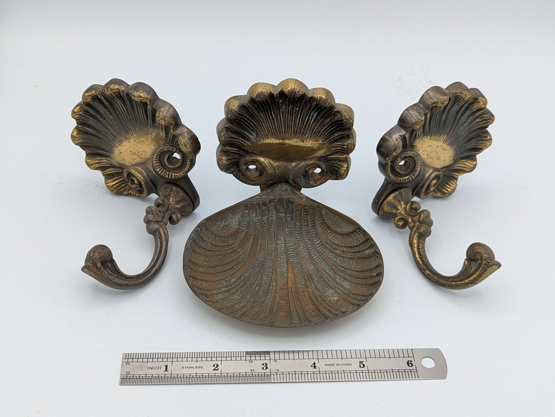 ##Antique Hardware## Brass Clamshell Bathroom Set (2 Towel Holders, 2 Small Hooks, Soap Dish – Original Early to Mid 20th Century)