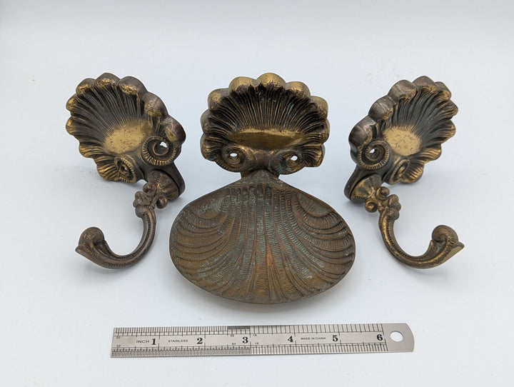 ##Antique Hardware## Brass Clamshell Bathroom Set (2 Towel Holders, 2 Small Hooks, Soap Dish – Original Early to Mid 20th Century)