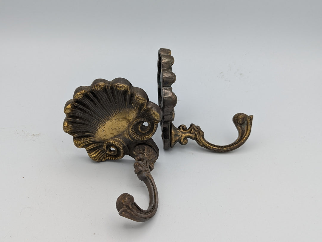 ##Antique Hardware## Brass Clamshell Bathroom Set (2 Towel Holders, 2 Small Hooks, Soap Dish – Original Early to Mid 20th Century)