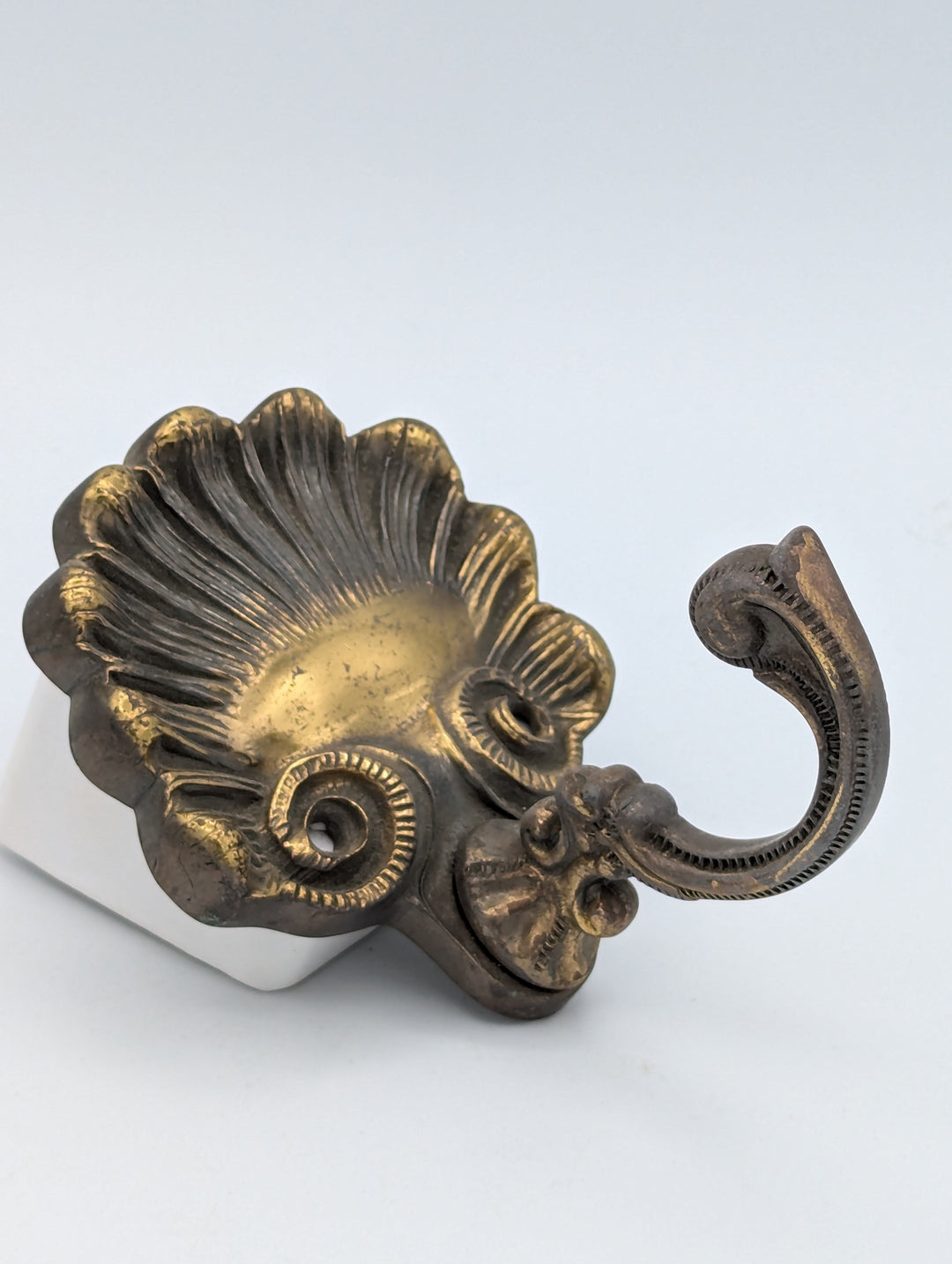 ##Antique Hardware## Brass Clamshell Bathroom Set (2 Towel Holders, 2 Small Hooks, Soap Dish – Original Early to Mid 20th Century)