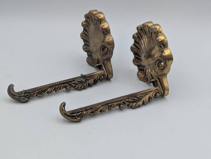 ##Antique Hardware## Brass Clamshell Bathroom Set (2 Towel Holders, 2 Small Hooks, Soap Dish – Original Early to Mid 20th Century)