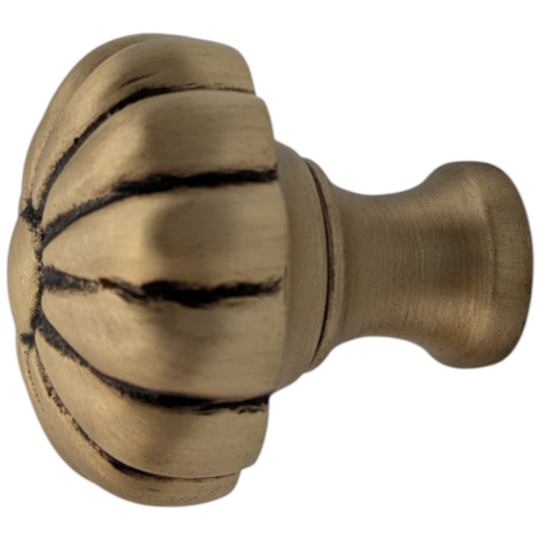 1 3/8 Round Daisy Flower Cabinet & Furniture Knob