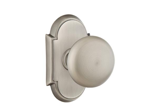 Arched Back Plate Entryway Set with Round Brass Knob (Several Finishes Available)